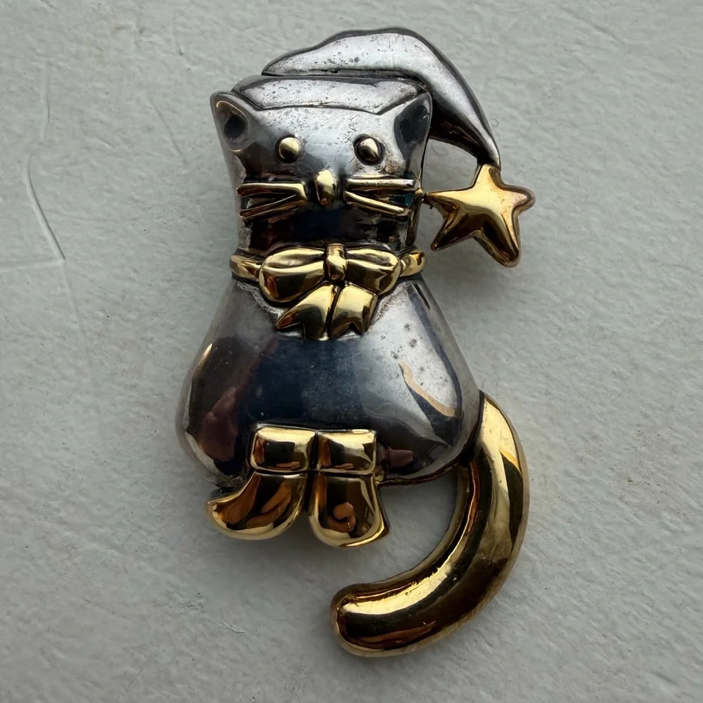 Vintage Christmas Cat Pin Brooch Silver Gold Signed MJ‎